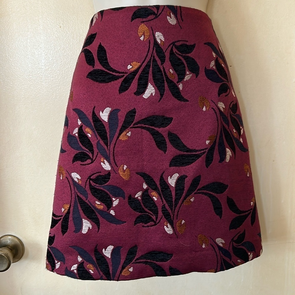Ann Taylor Factoryburgundy embroidered mini skirted size 4P